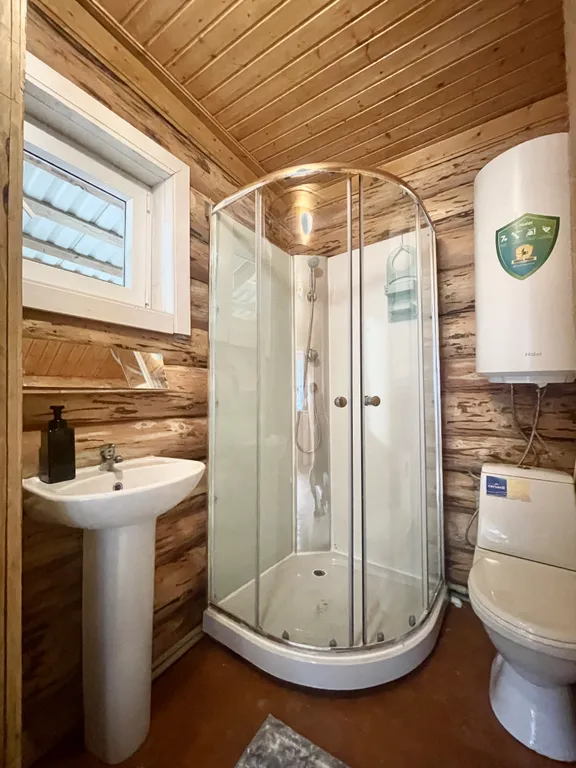 Чудесный домик на 2 спальни в 7 минутах от моря с парковкой (№5)