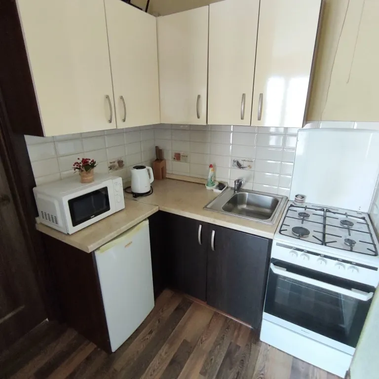 Дом на скале с панорамным видом на озеро