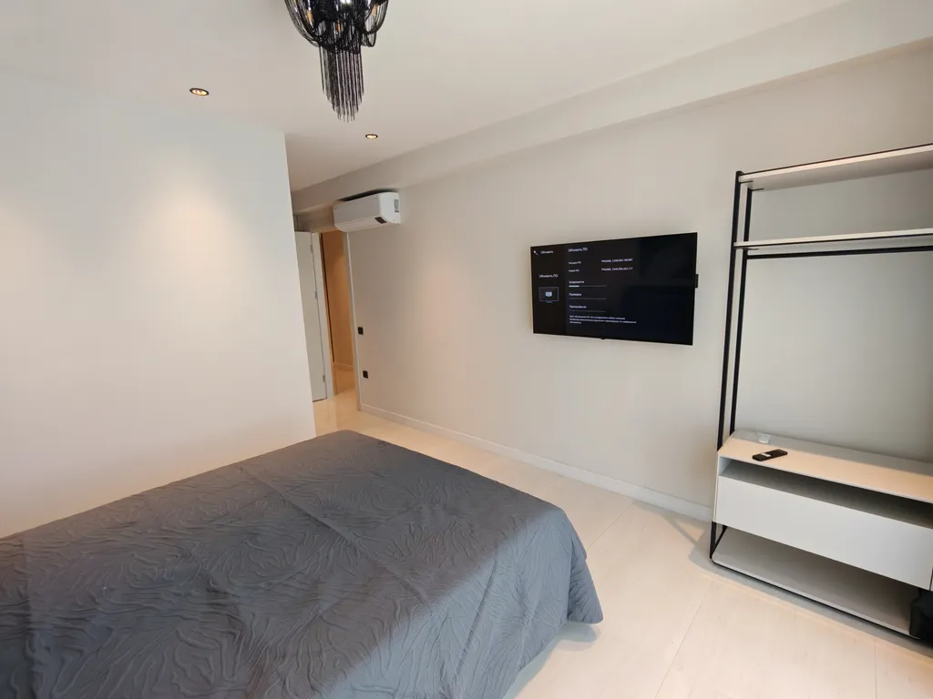 Квартира с дизайнерской отделкой, видом на море и аквапарком