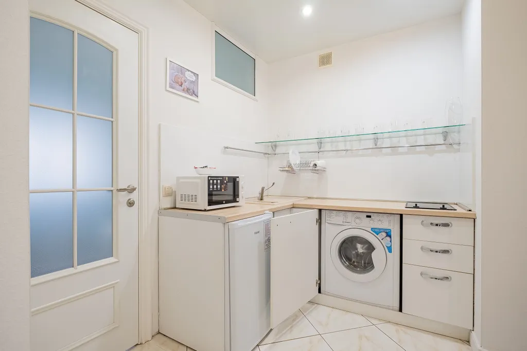 Двухкомнатная квартира с большой ванной в самом центре