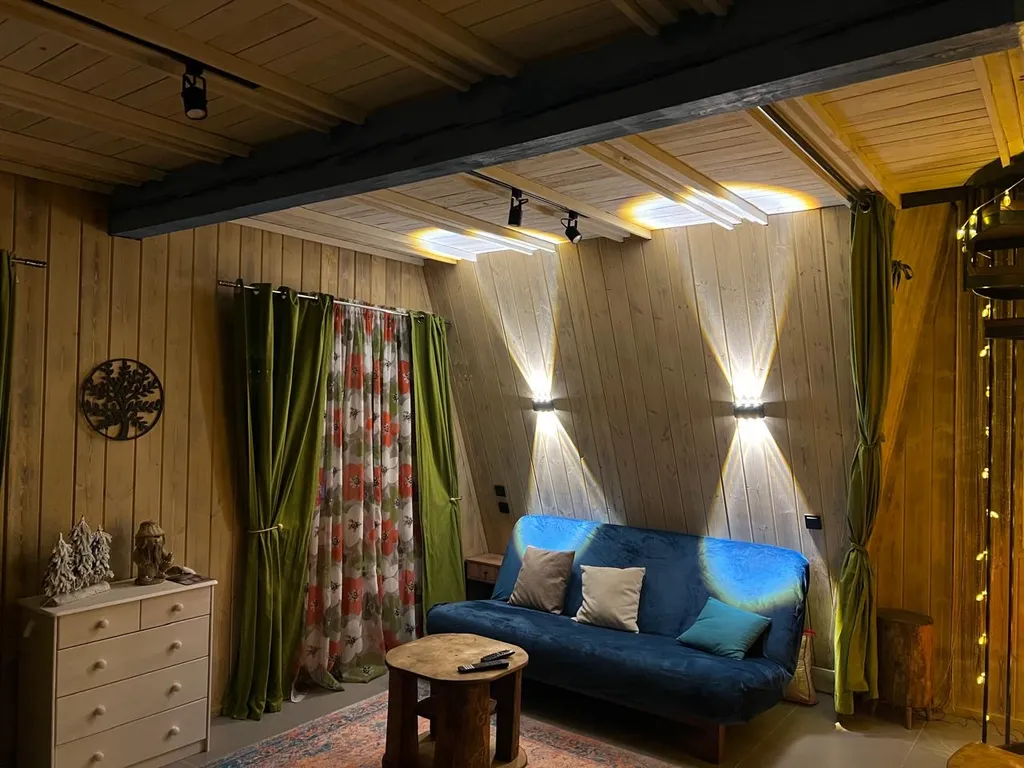 Уютный A-Frame в лесном массиве на берегу реки