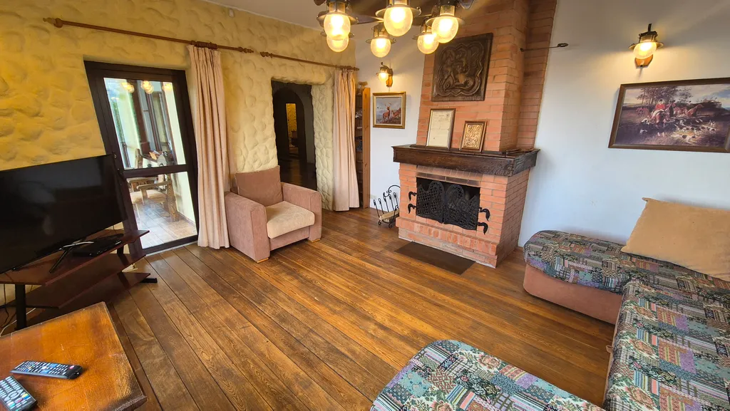 Дом на берегу волги, с видом на затопленную колокольню