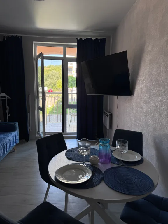 Евродвухкомнатная с видом на горы и бассейн