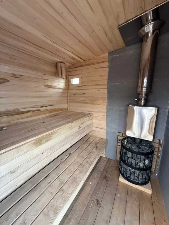 Баня, бассейн с подогревом и дом с видом на горы