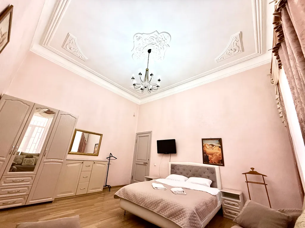 Просторная квартира в центре Санкт-Петербурга