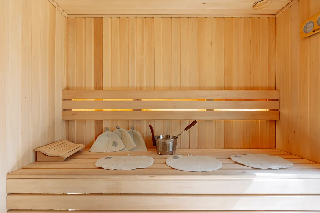 Дом с парилкой на озере