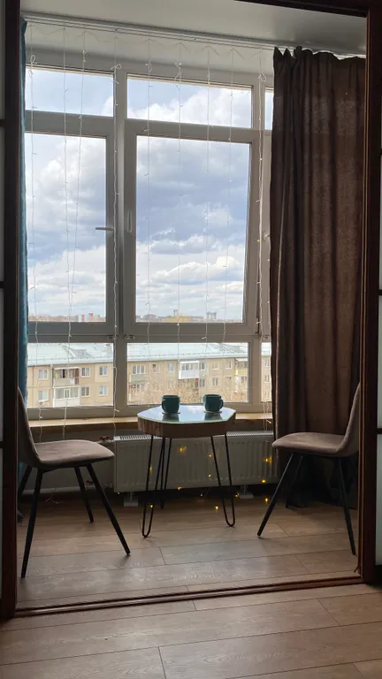 Апартамент с лаундж-зоной в экодизайне в центре города