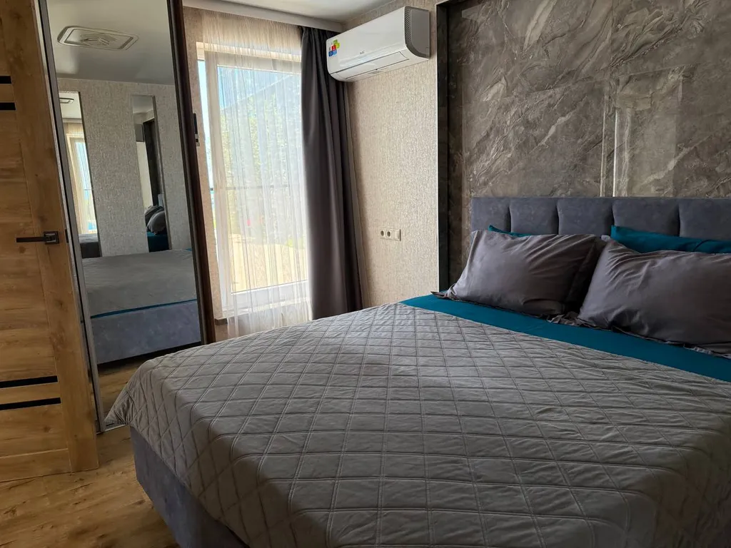 Квартира Трехкомнатная квартира с бассейном и потрясающим видом на море — Сириус