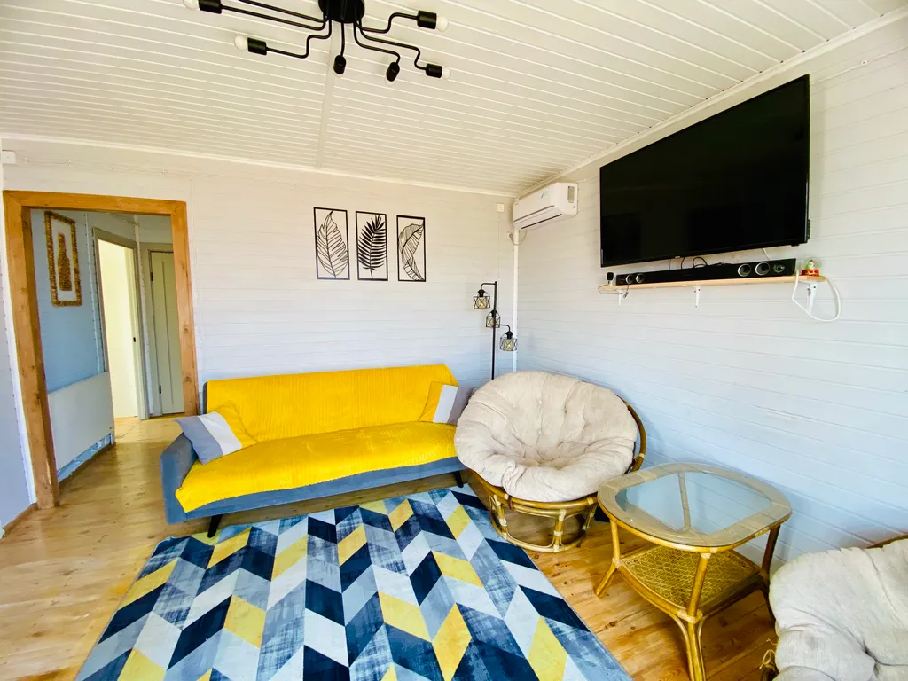 Коттедж Коттедж для семьи на море — Кучугуры