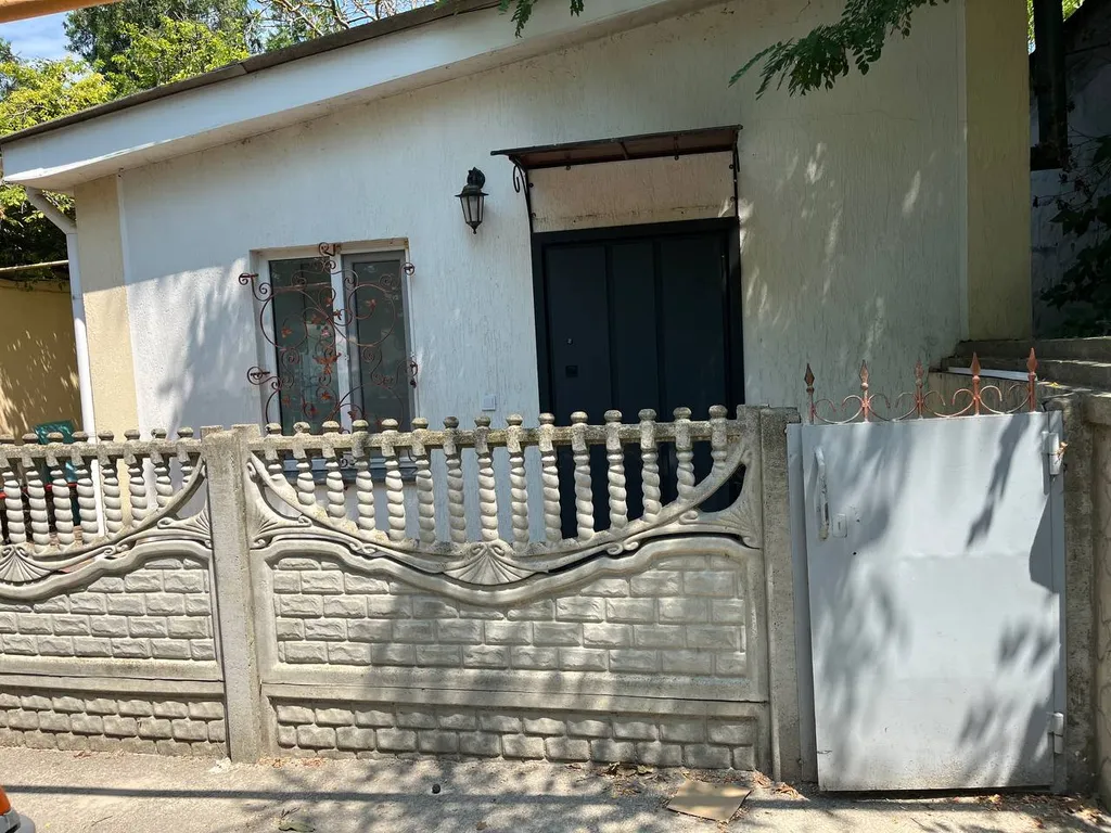 Уютный домик в тихом районе