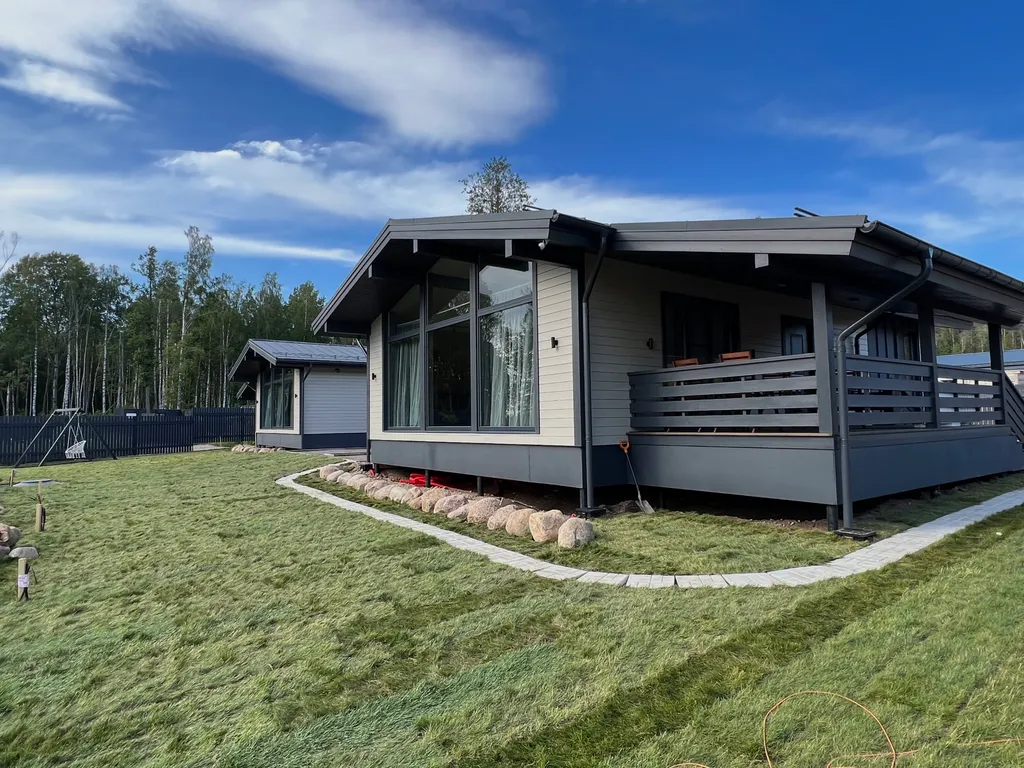 Дом на берегу озера