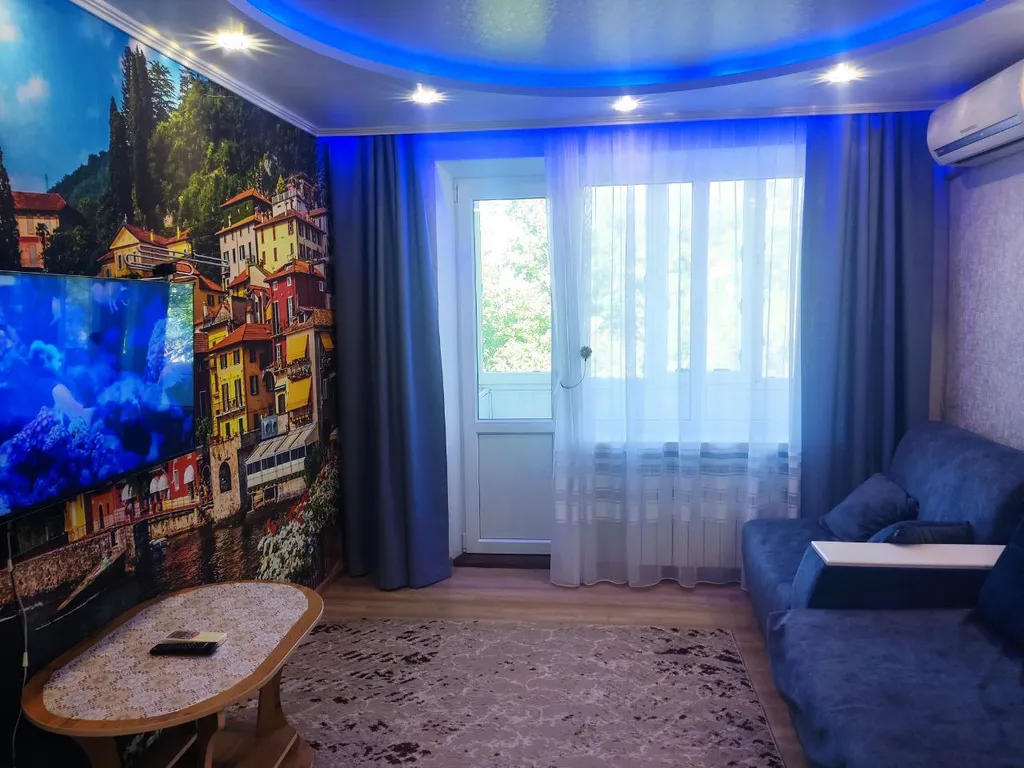 Красивая двухкомнатная квартира с парящей кроватью