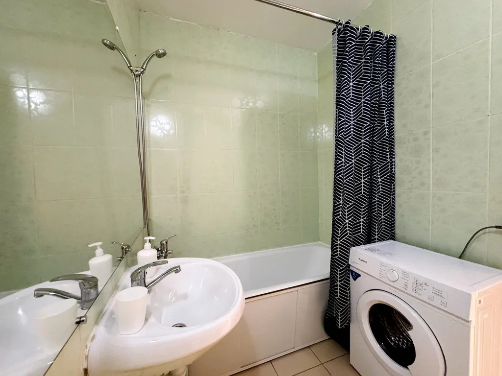 Квартира Квартира с новым современным ремонтом недалеко от ТРЦ Планета — Красноярск