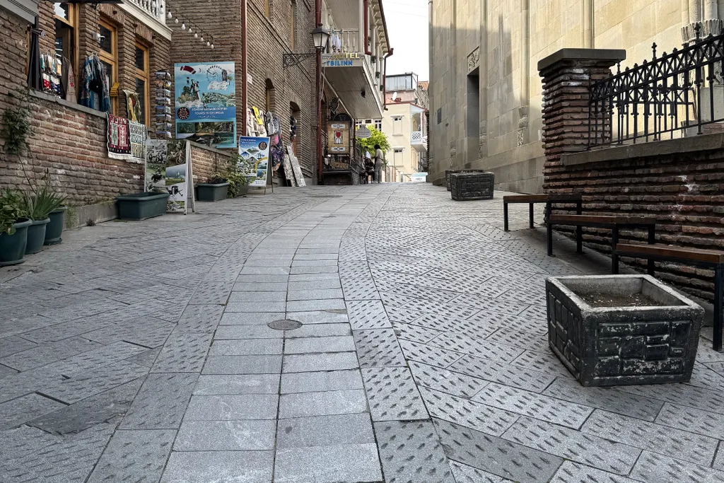 Уютно и стильно в центре города, близко к старому Тбилиси