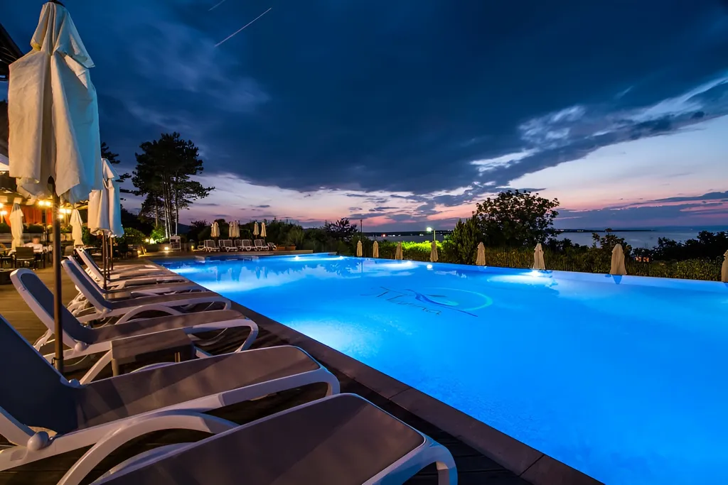 Трехкомнатный люкс в соснах у моря в Санта Марина