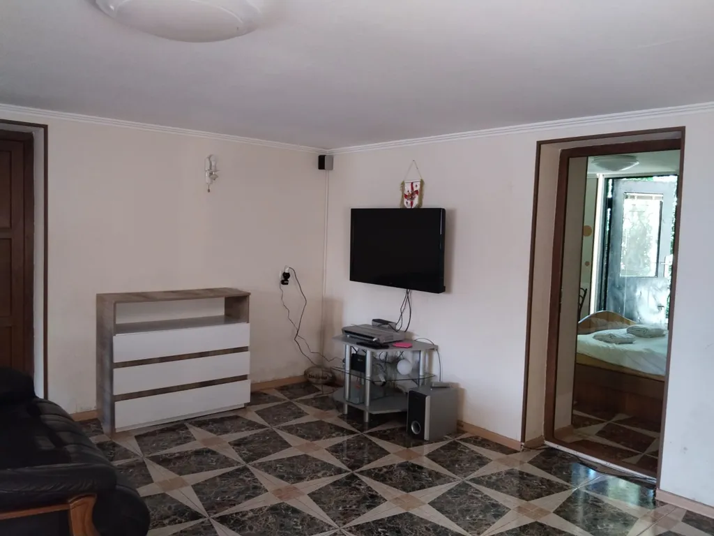 Апартаменты с большой кухней и выходом во двор