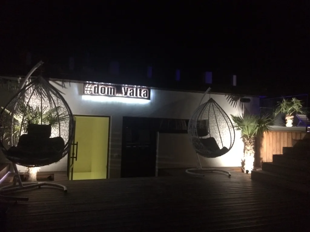 Апартаменты с бассейном на крыше дома