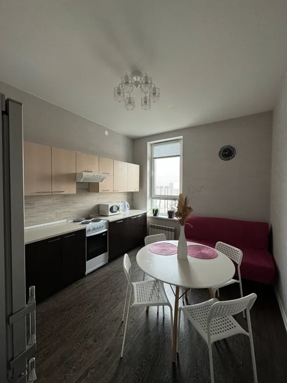 Уютная квартира с панорамными окнами в центре Иннополиса