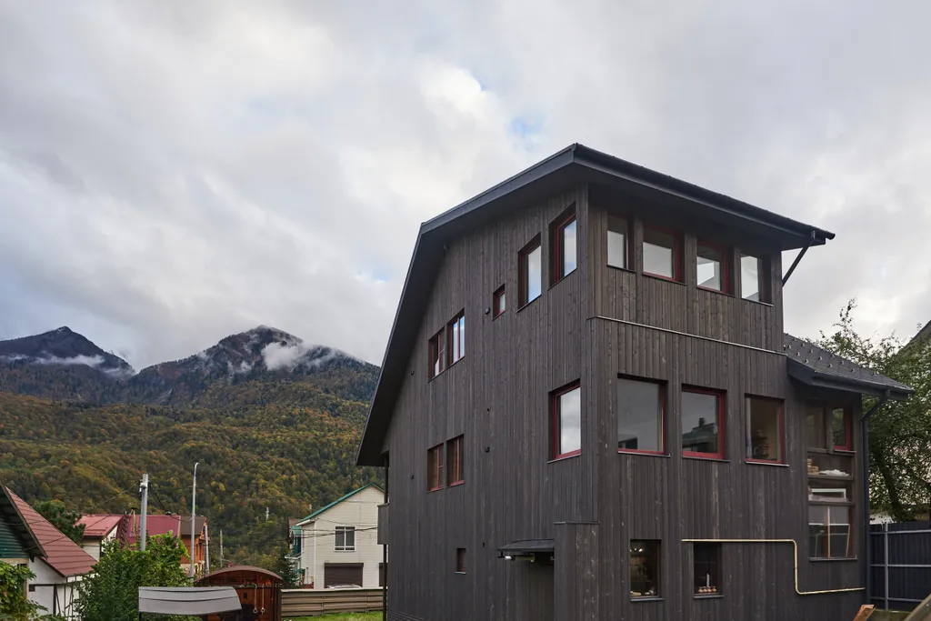 Коттедж Уютный большой дом в центре поселка — аренда посуточно в Красная Поляна