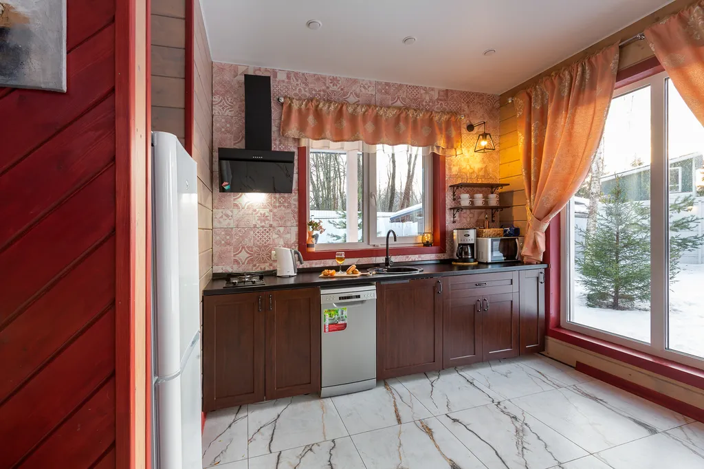 Коттедж Дом в лесном участке у реки с баней и горячей купелью фурако — Логиново