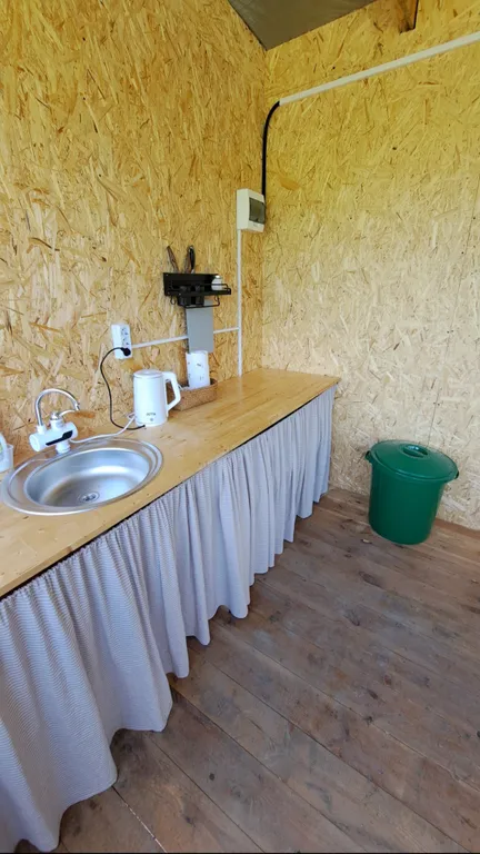 Уютный номер с просторной, теплой терассой