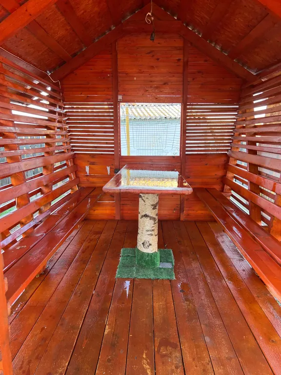 Уютный дом на берегу реки