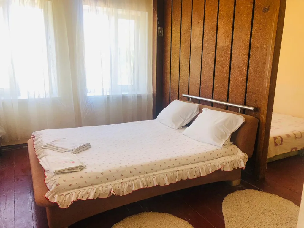 Дом для отдыха с большой беседкой