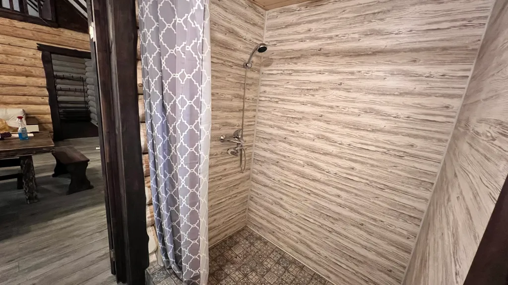 Рубленный дом - баня с террасой