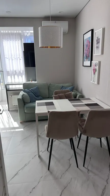 Уютная современная двухкомнатная квартира с видом на Парк Галицкого