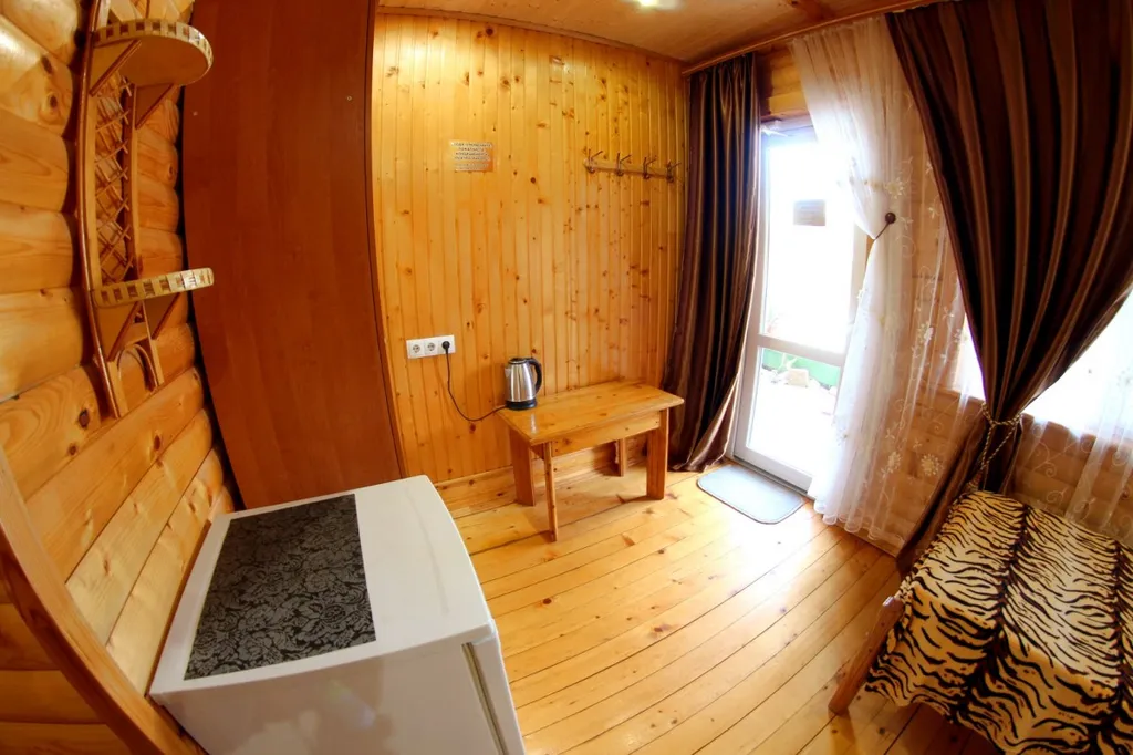 Номер " Стандарт" с двуспальной и односпальная кроватью