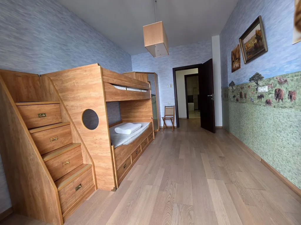 Просторная двухкомнатная квартира с видом на море