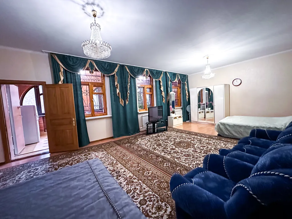 Дом в центре парка