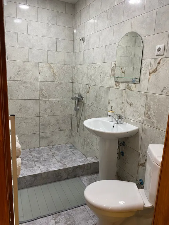 Коттедж Дом с двориком у моря — Гагра