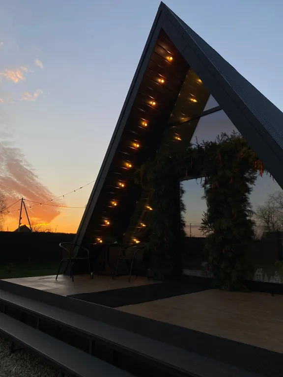 Треугольный домик рядом с Беловежской пущей