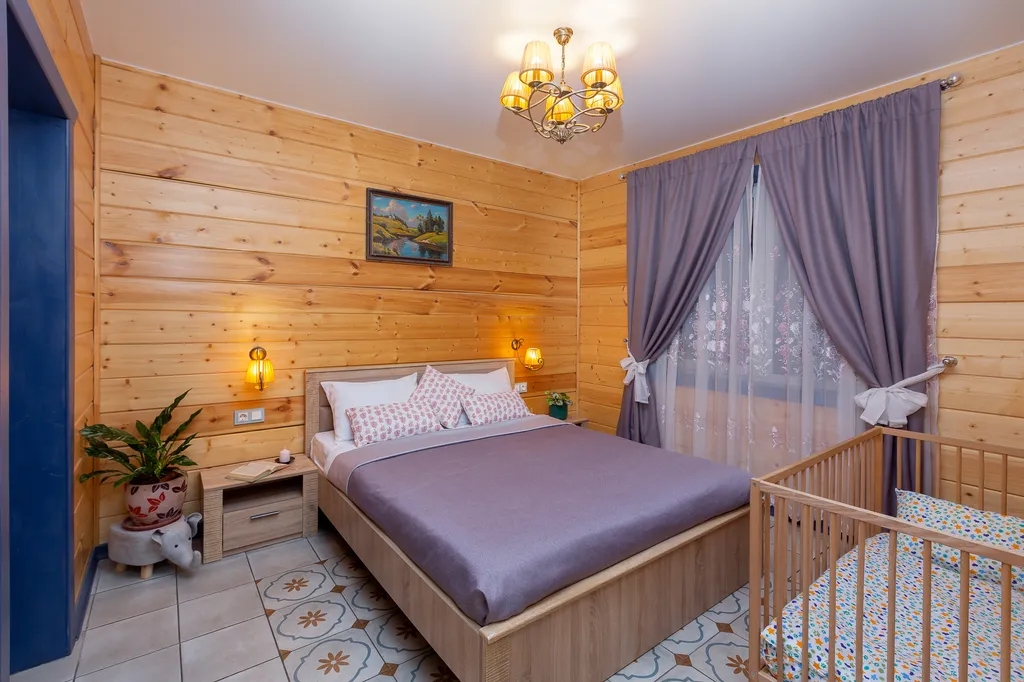 Дом с бассейном и сауной у леса