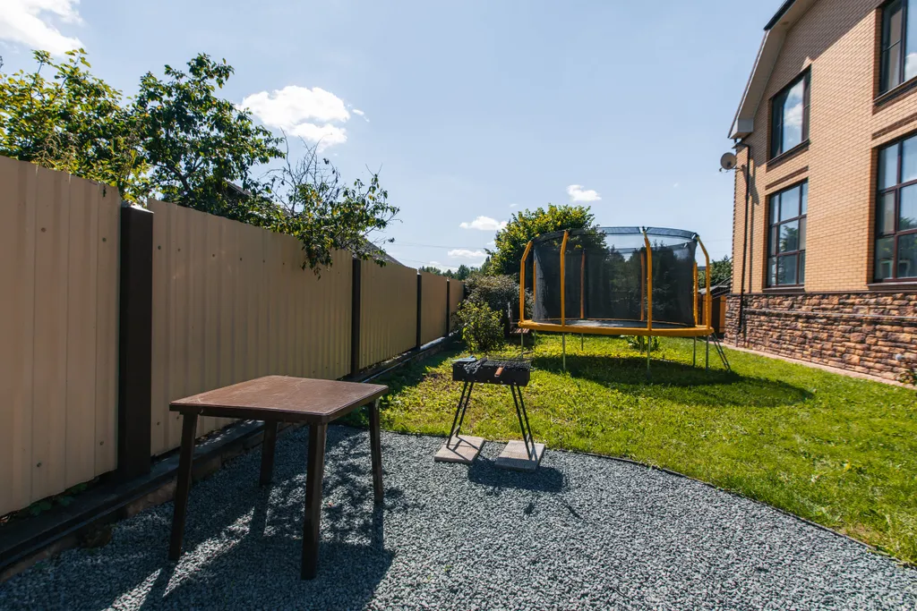 Современный дом в тихом месте