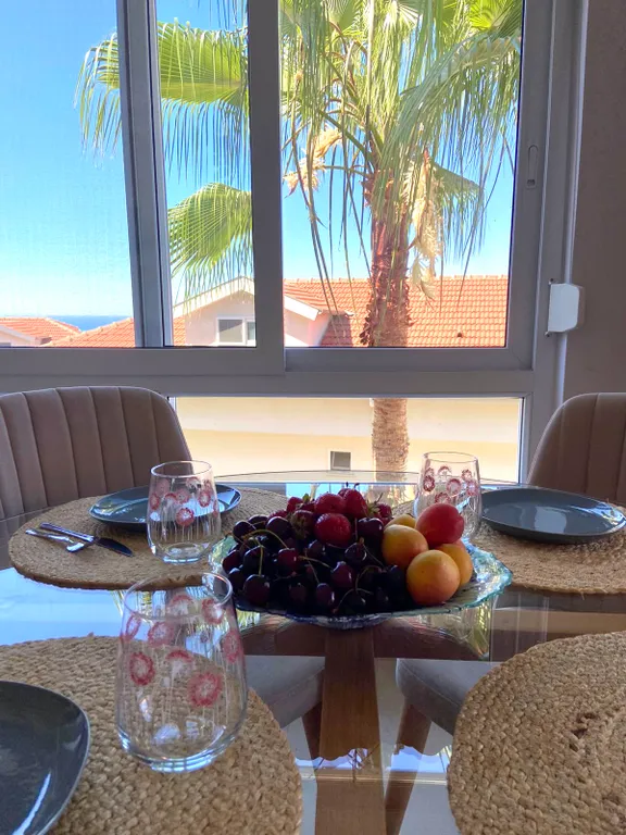 Элитная квартира с террасой и видом на море