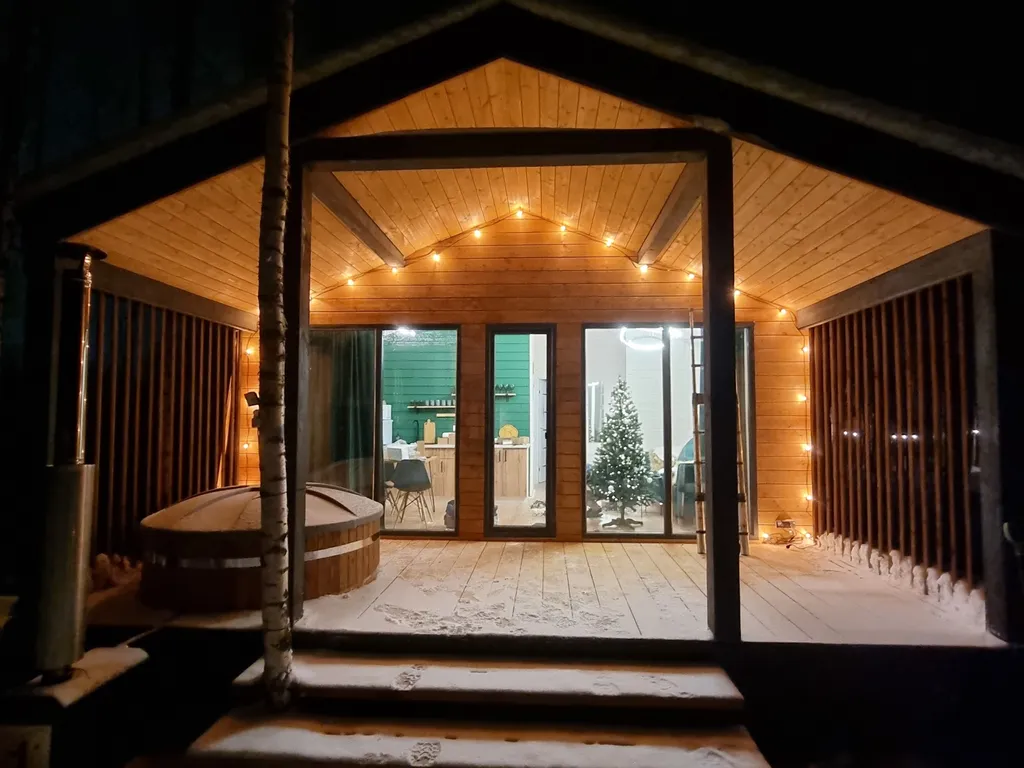 Коттедж Стильный Барн-Хаус с горячей купелью — Соловеново