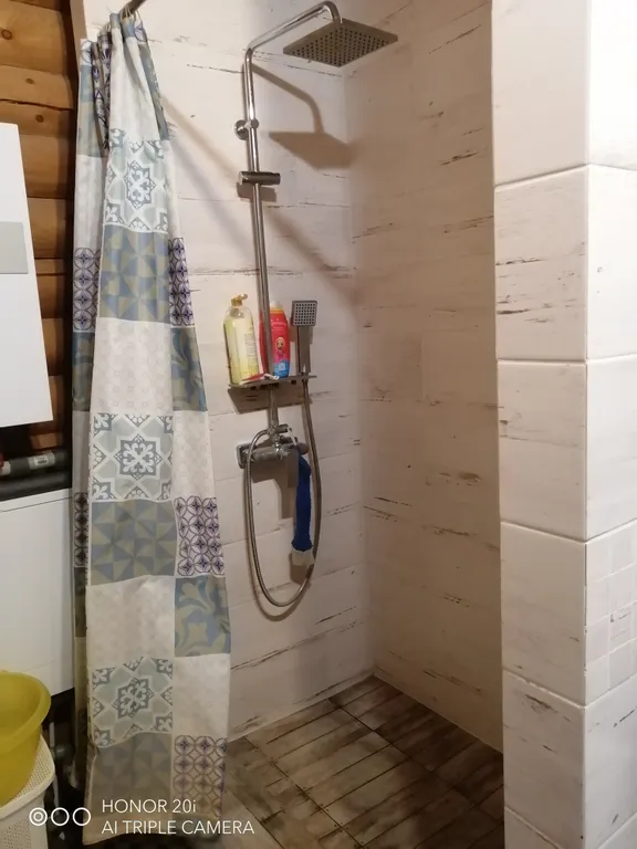 Дом из дерева у моря