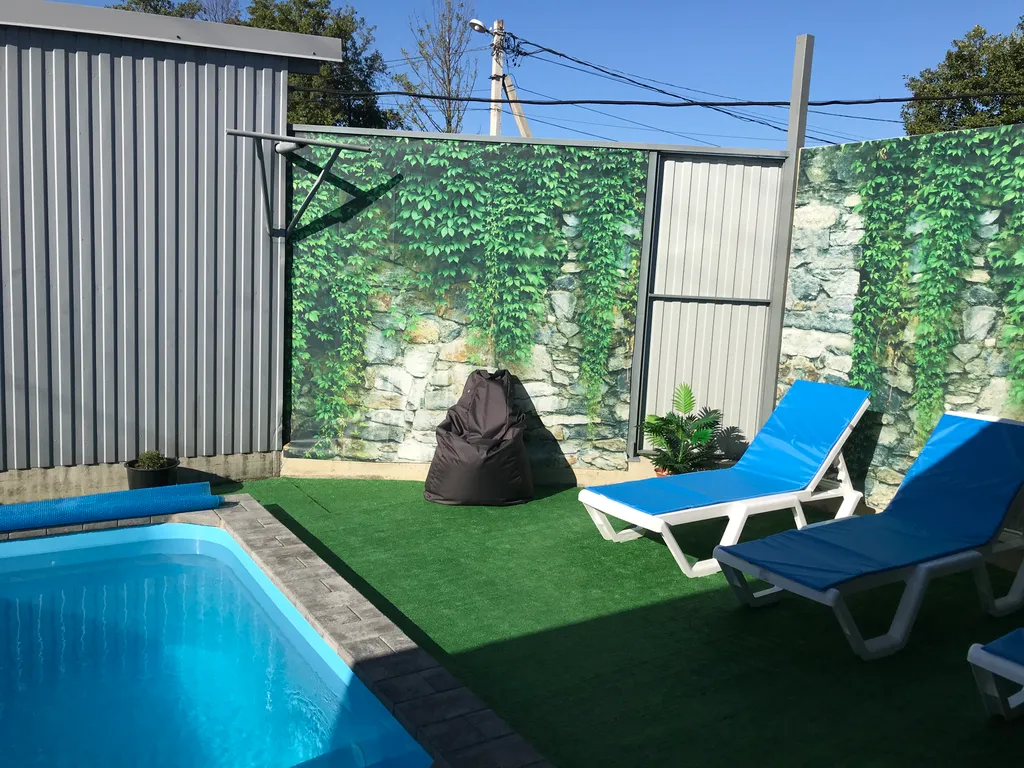 Уютный домик с подогреваемым бассейном для семейного отдыха