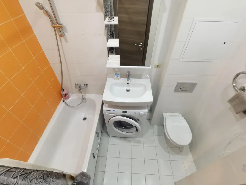 Студия с видом на город