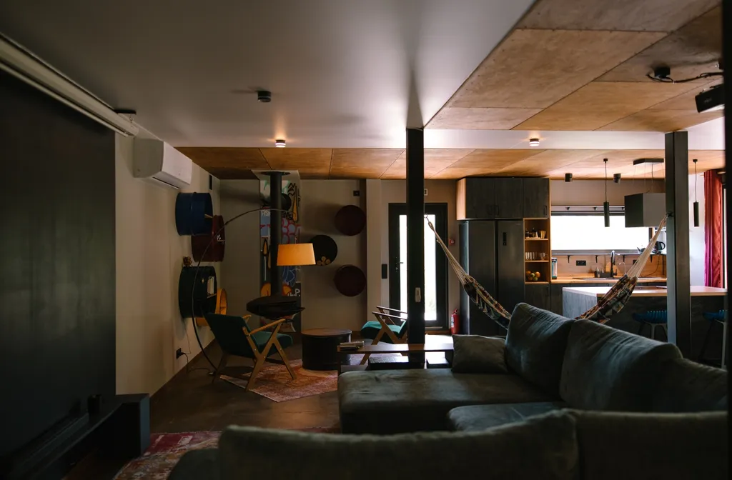 Дом из металлических морских контейнеров