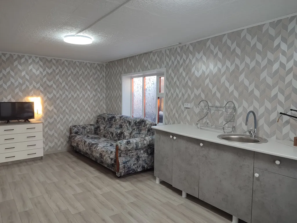 Студия с кухней и кондиционером,свой дворик с беседкой