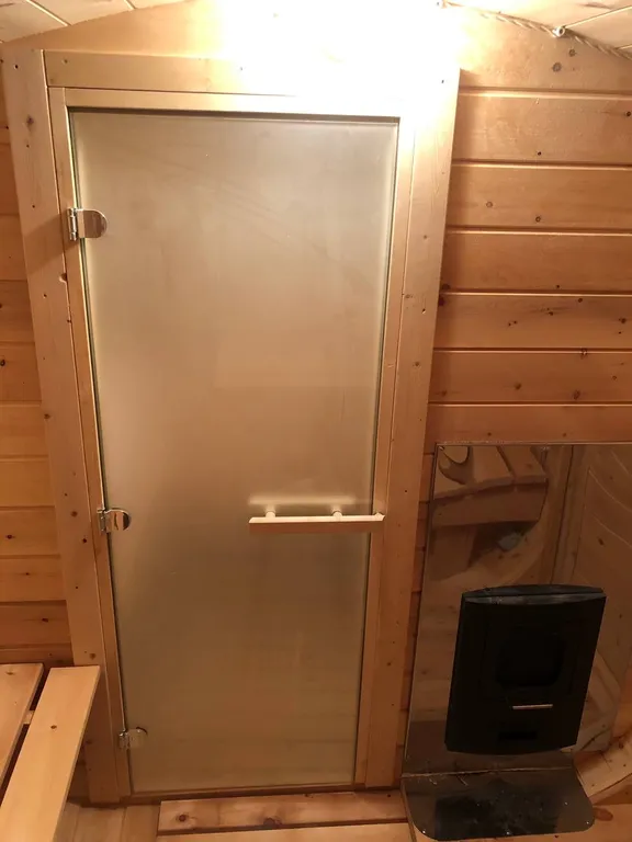 Уютный домик в окружении леса и горячих источников