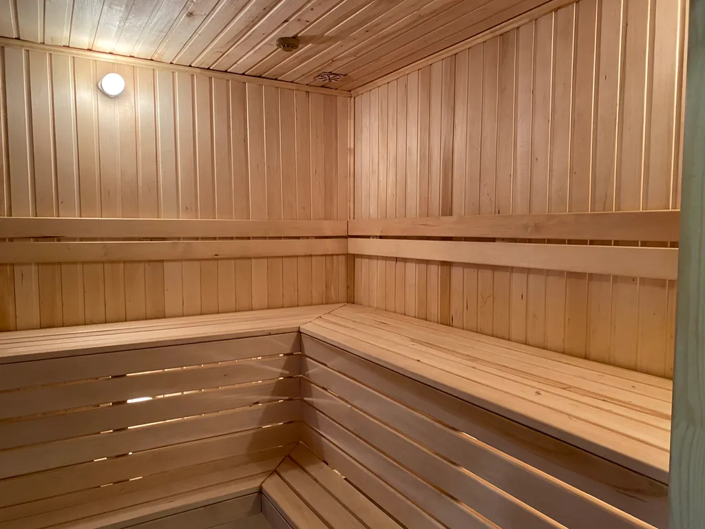 Дом с бассейном и сауной