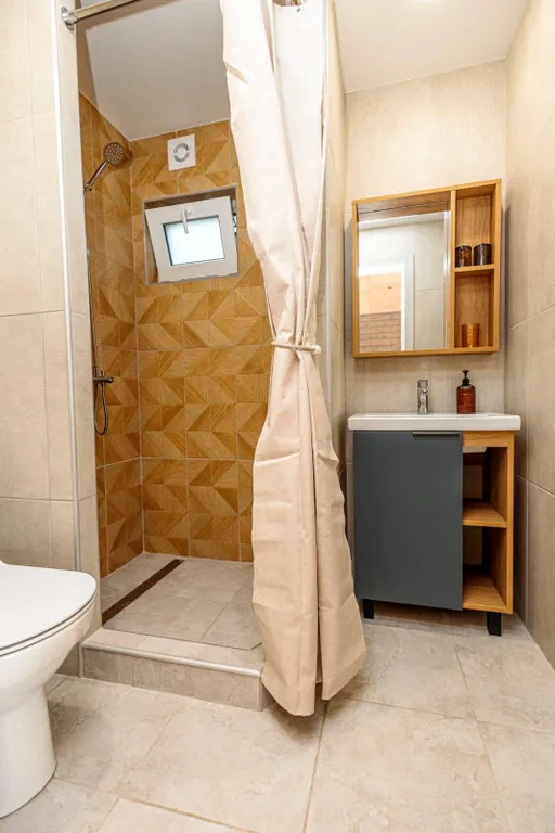 Барнхаус с террасой, бассейном и мангалом на территории