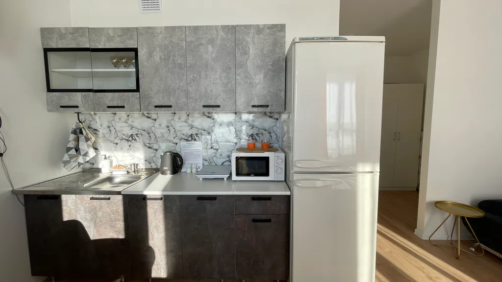 Не в отеле, а в квартире