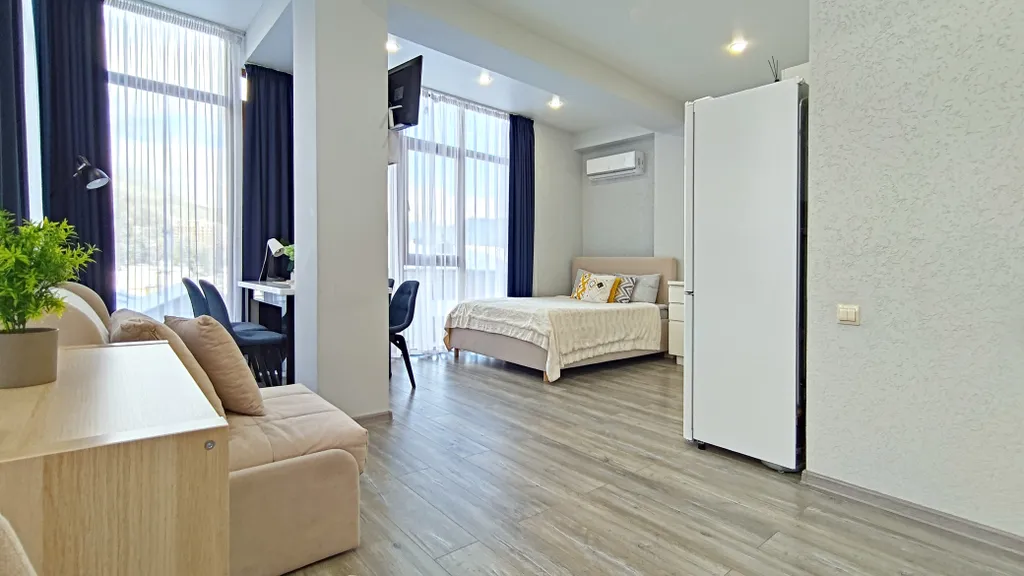 Панорамный апартамент-студия с роскошным видом на горы, в центре