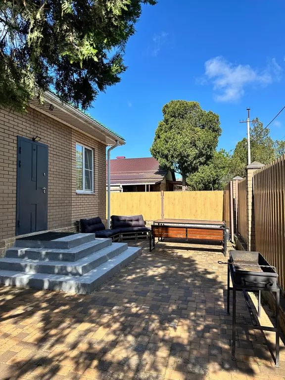 Коттедж Уютный двухкомнатный дом с кухней — аренда посуточно в Голубицкая