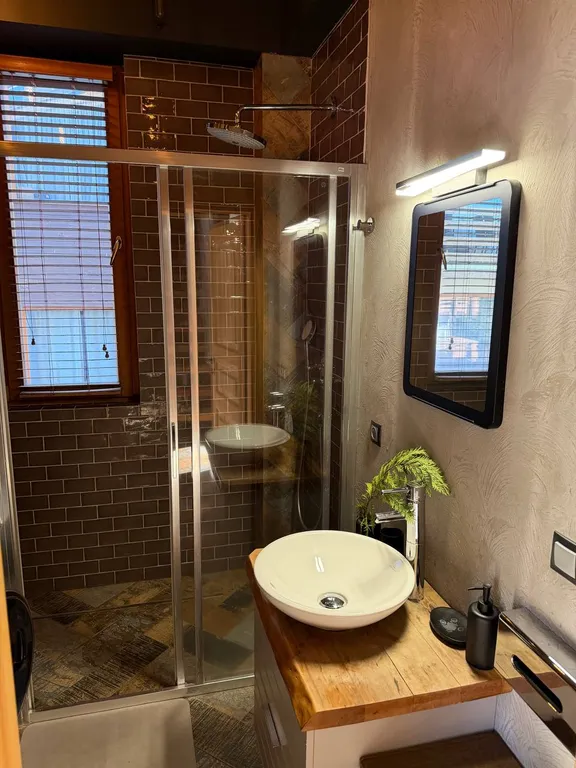 Квартира с 2 каминами в центре